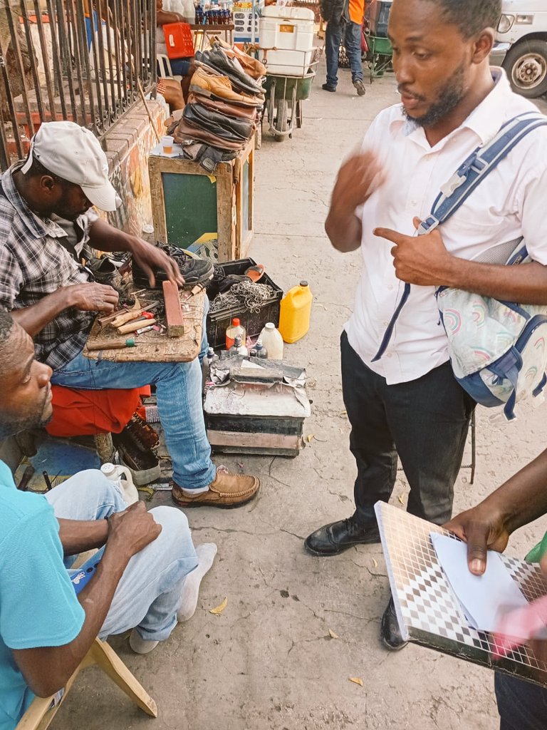 Pie1Johnkervens's tweet image. Action de sensibilisation menée le 21 février 2026 par la Coordination départementale de l’Ouest I, en collaboration avec la Coordination communale de Pétion-Ville, afin de renforcer le  mouvement Jeunesse #EDE et consolider le parti politique #EDE.💚💚💚