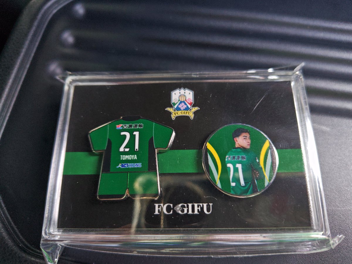 gujonoKayochan2's tweet image. アクスタはイッパツで出したし
ピンバッジは 買い取りました。
今日は勝つよ〜ヽ(´▽｀)/