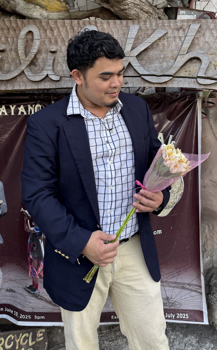 reinteee's tweet image. Flowers make me happy not just for their beauty, but for their quiet resilience in a world that moves too fast, they remind me to bloom anyway. Good morning! 🥰💐 #TeamAlignment