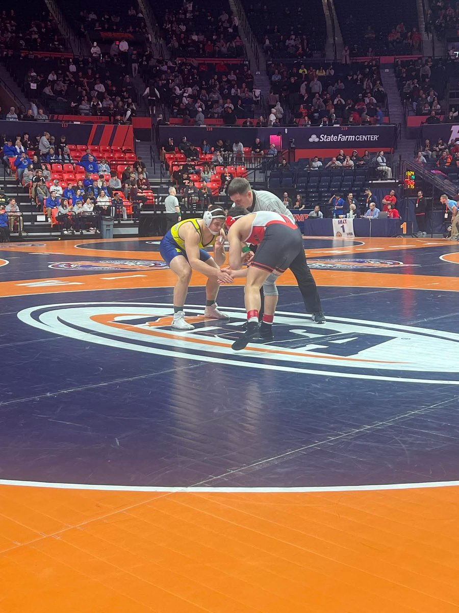 MarionWildcats's tweet photo. 190lb Evan Francis capped off an incredible (46-6) senior wrestling season today with a 6th place medal finish for the Cats in Champaign! Evan’s 46 wins in a single season is good enough for 2nd all time at MHS! Just 2 victories shy of tying Gaige Owens record of 48! https://t.co/aMHs6IioyX