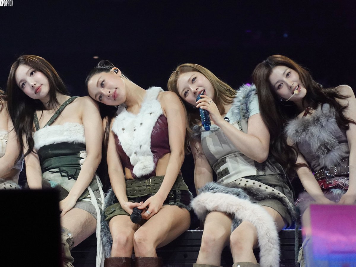 Twice This Is For in Seattle 260114
#Twice #트와이스 #Jihyo #지효 #Nayeon #나연 #Jeongyeon #정연 #Sana #사나