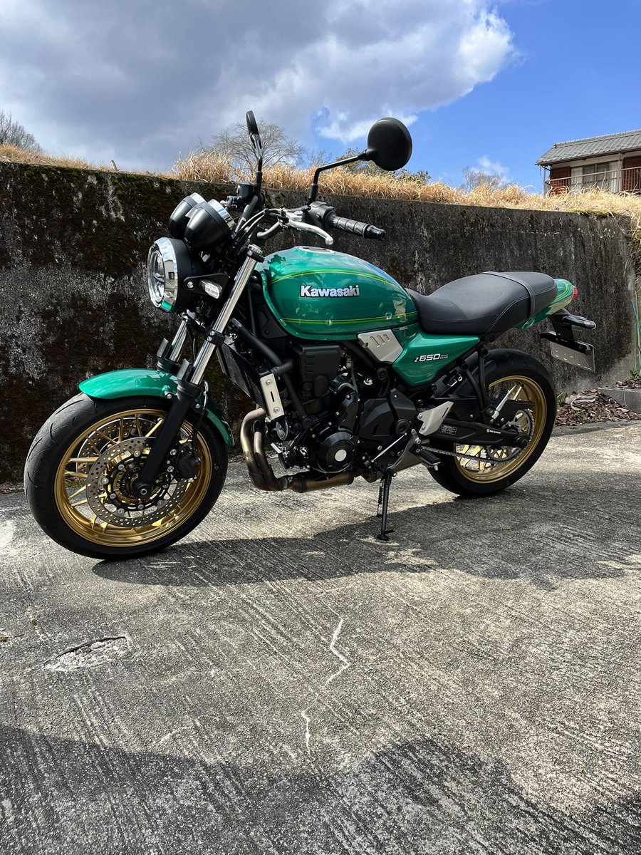wemppam's tweet photo. 普通自動二輪車免許取得から30年。
大型自動二輪免許取得しました😊

でも650、ミドルやん　　はな

すぴー、すぴー。　　　　ぽんた

意見はそれぞれでした☺️ https://t.co/qFjVg3iXV5