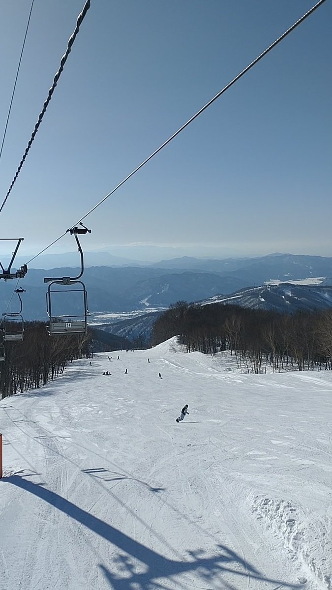 本日の栂池
連休中日で大盛況

とはいえ乗るリフト間違えなけりゃ割と快適に滑れるし連絡路あるからコースも自由に変えれるからストレスフリー