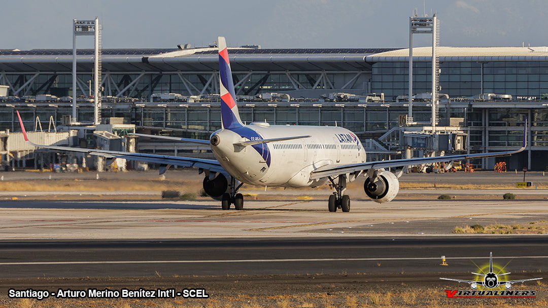 Virtualiners's tweet image. LATAM Airbus A321-211, CC-BEA abandonando pista 17R por la nueva calle de desahogo rápida "Romeo"

Santiago/Arturo Merino Benítez [#SCL/#SCEL] 🇨🇱

#AvGeek  #virtualiners #spotting #aviationlovers #aviationgeek #aviationphotography #planespotting