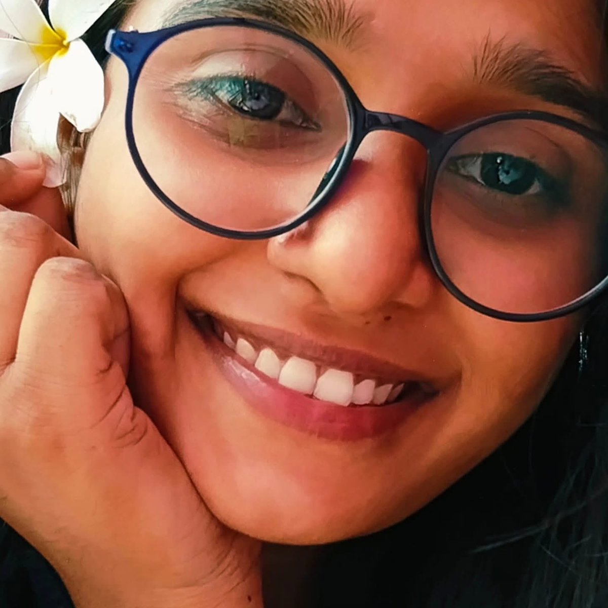 साथ देने का दिलाया था भरोसा तू ने
और फिर छोड़ दिया मुझ को अकेला तू ने

अपनी मर्ज़ी से मुझे छोड़ के जाने वाले
मेरी मर्ज़ी को कहाँ छोड़ दिया था तू ने

हाए अफ़सोस तुझे अब भी ये मा'लूम नहीं
ज़िंदगी मेरी बना दी है तमाशा तू ने

जैसे-तैसे मैं बिना रोए चली जाती मगर
किस लिए देख लिया मुड़