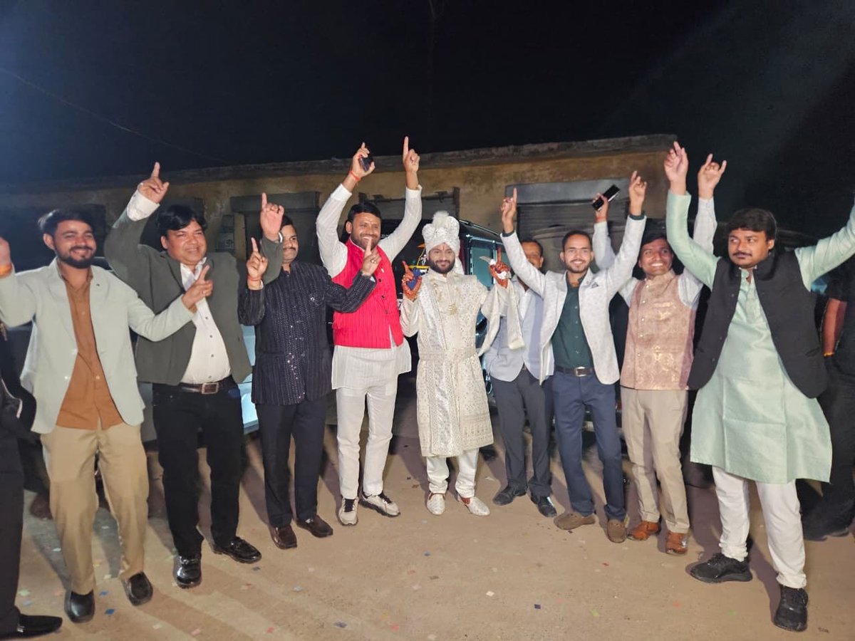 कैलारस में निक्की गोयल की शादी एवं मुरैना में शिवम भदौरिया के यहाँ शादी कार्यक्रम में सम्मिलित रहे