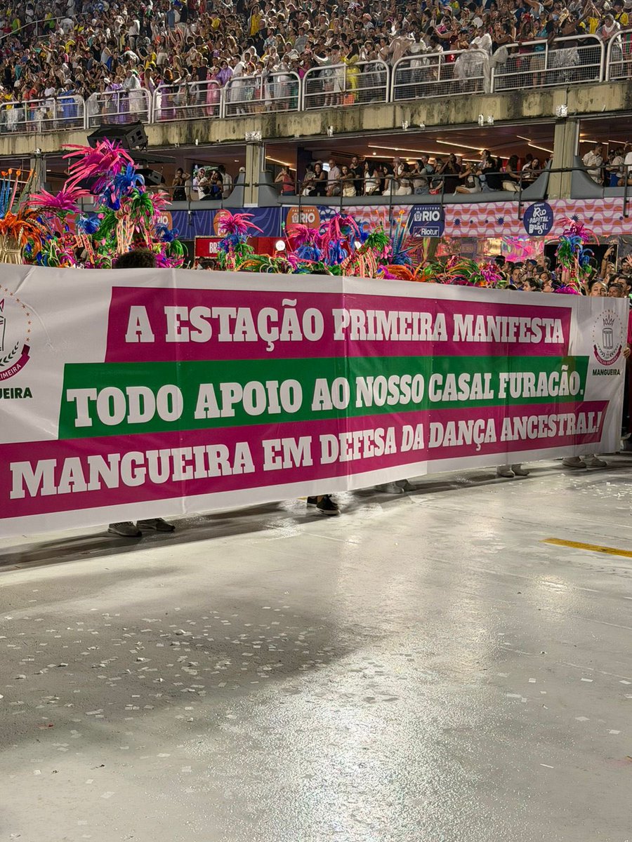 julianaGRITA's tweet photo. pois fale com a voz aveludada: Grêmio Recreativo Escola de Samba Estação Primeira de Mangueira https://t.co/aHYu2QOwQM