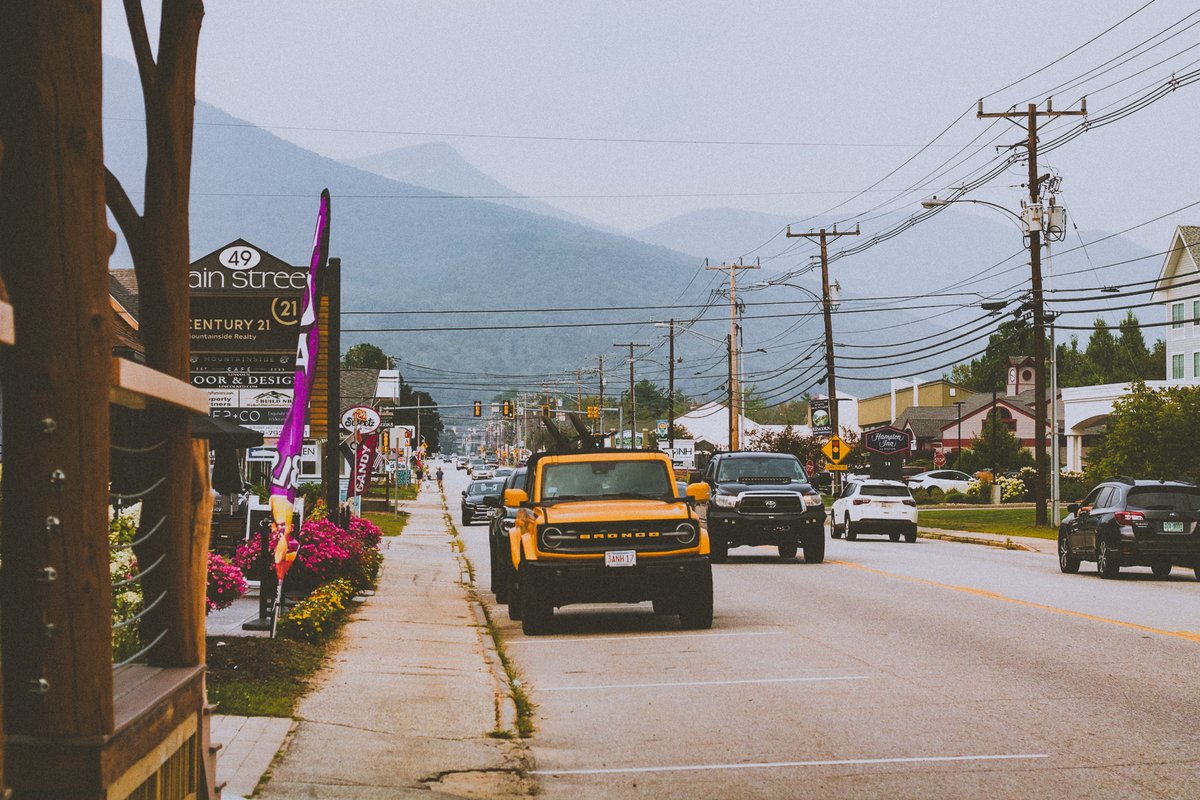 PhotosbyJuanca's tweet image. Mountains in the distance,
Goals in the foreground.
Canon Rebel T7.
#Focus #StayDriven #CreativeLife #ChasingVision #photograghy