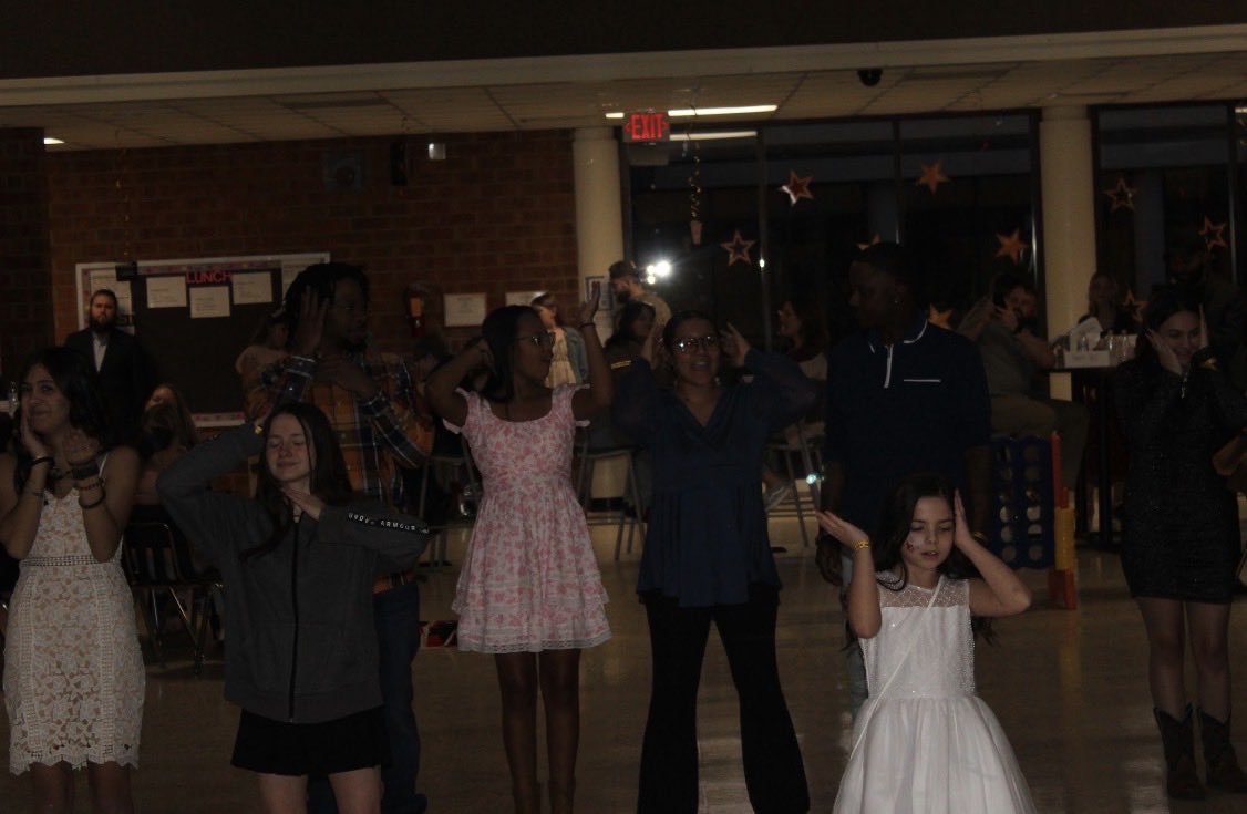 SKMS_FCCLA's tweet photo. Our SKMS FCCLA chapter loved hosting the VIP Dance tonight! It was a night of music, laughter, and sweet memories with our Very Important People. Thank you to everyone who attended and volunteered to make it so special! ❤️ https://t.co/wJmU9K9Ib4