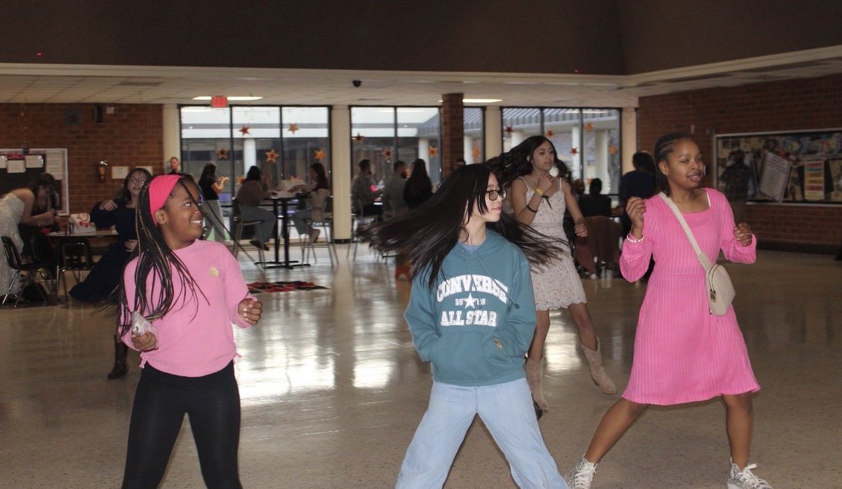 SKMS_FCCLA's tweet photo. Our SKMS FCCLA chapter loved hosting the VIP Dance tonight! It was a night of music, laughter, and sweet memories with our Very Important People. Thank you to everyone who attended and volunteered to make it so special! ❤️ https://t.co/wJmU9K9Ib4