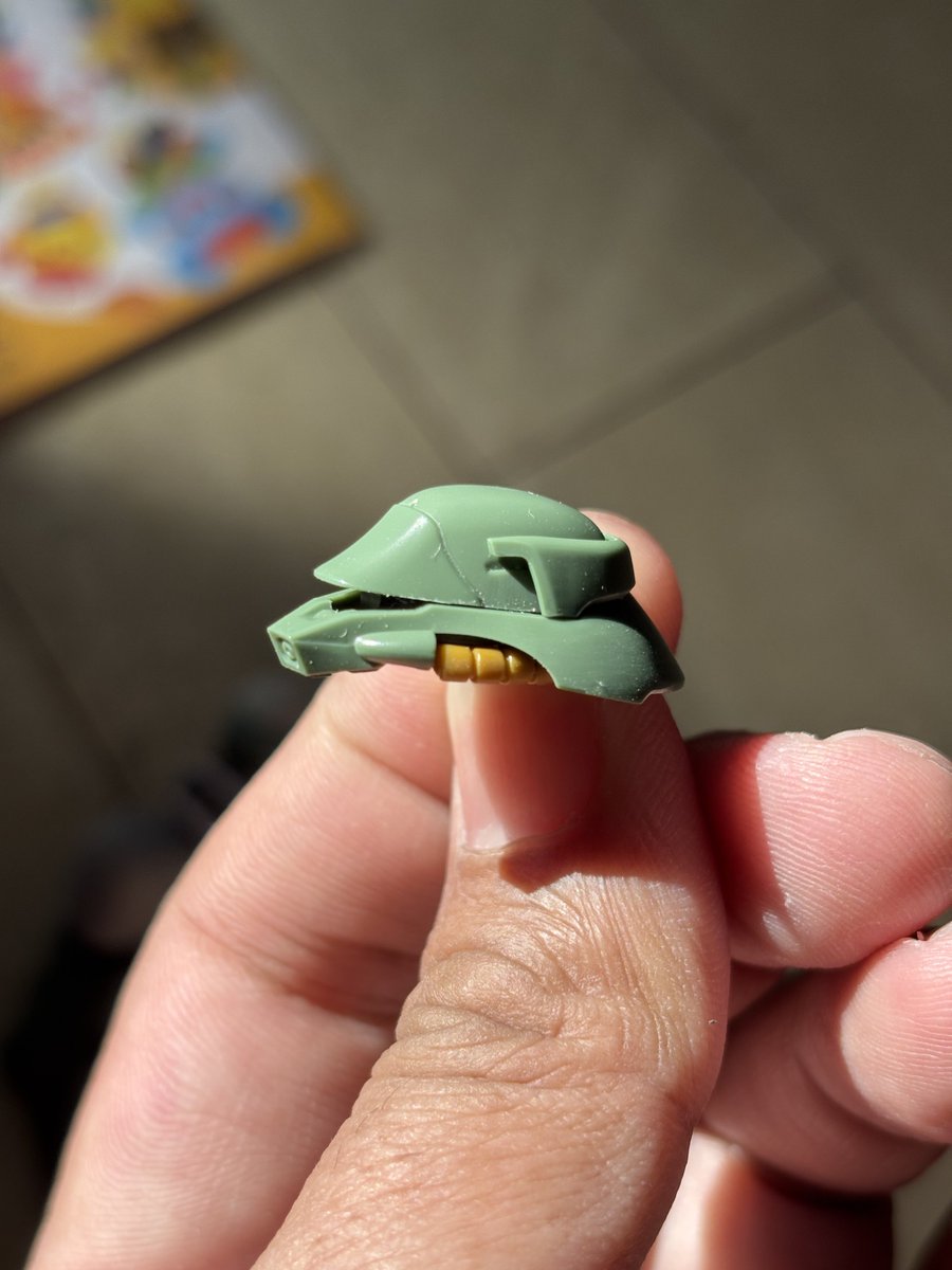 久しぶりのガンプラ！工作終わった塗装前がドンドンたまる！

今手をつけ出したのはギラドーガ
激細な太ももをエポパテでデブにして、関節も若干幅マシ。あとはヘルメットを幅詰めしただけ。
元がカッコよくて触る所ないなぁ

ヘルメットの加工は超簡単だからこれから作る人は是非。