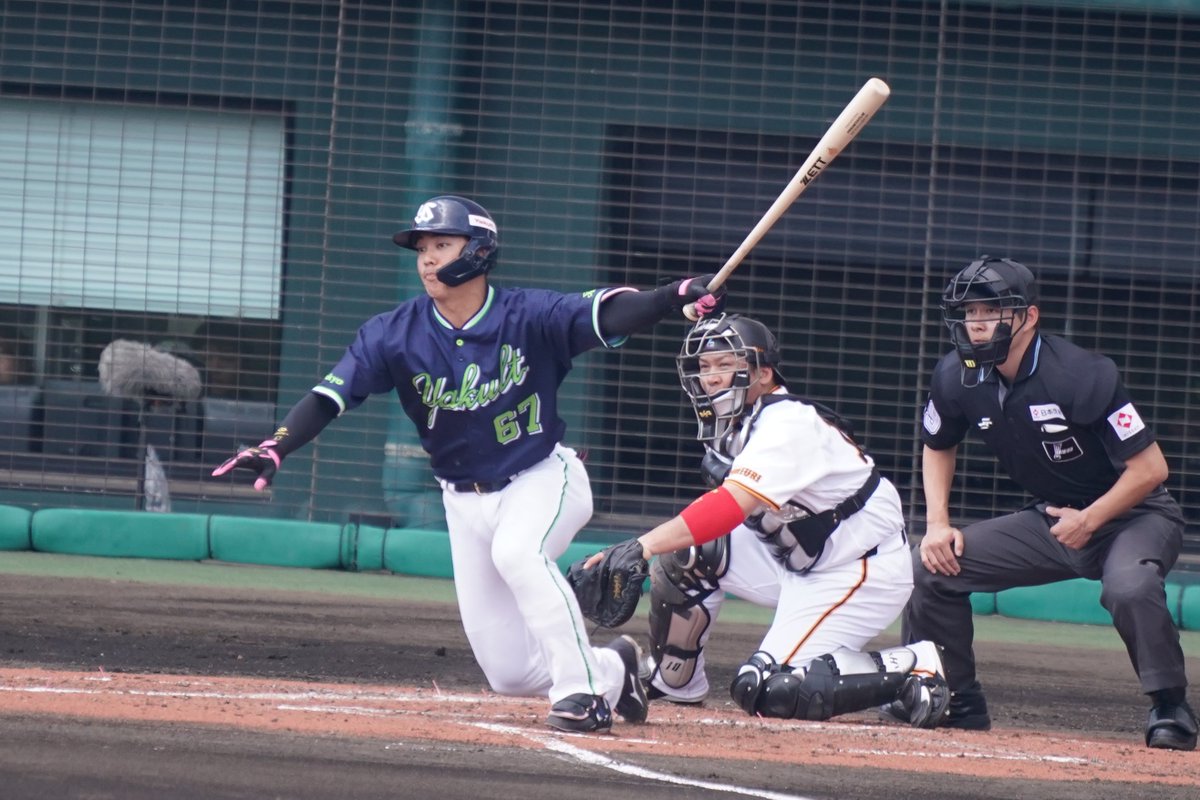 伊藤選手、打って・走って大活躍。 ナイスアピール。 応燕歌、もう覚え