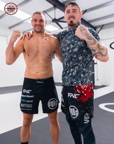 Smile if you can’t defend against a simple jab #UFCHouston