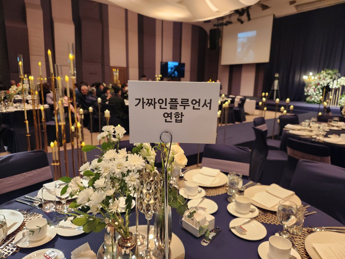 nejjonejjonej's tweet photo. 어디 앉아야 할지 못 정함 ㅋㅋ https://t.co/eWs9R3ryjY