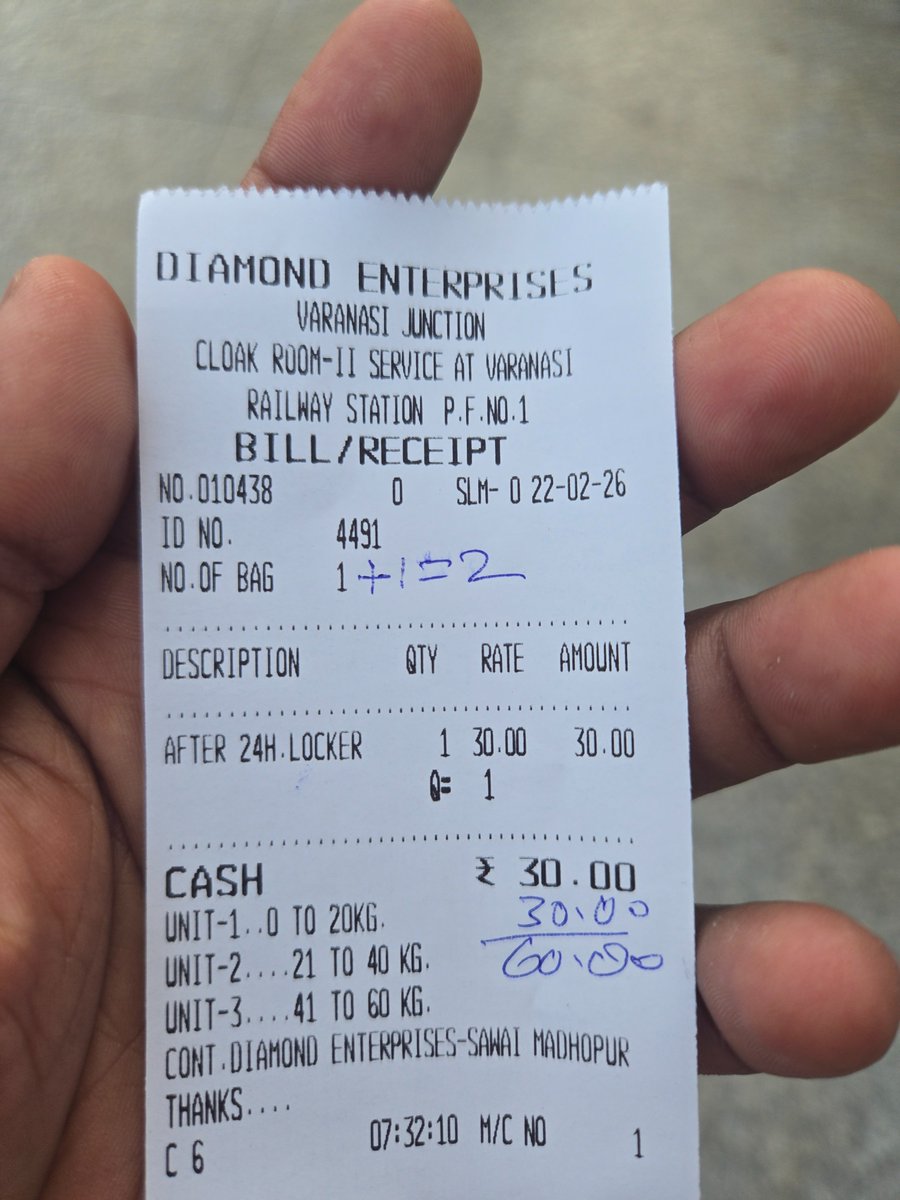 barnwalranjan15's tweet photo. @RailwaySeva @rail @drmbsbner today i arrived bsb railway station when I use cloak room for keeping luggage it charges 30rs per bag for 24hour (min booking 24hr) while the rate shows ₹15 &amp; ₹20. Pls reply charges are correct or not? Can cloak room use for less than 24hrs? https://t.co/Kc1xk61q92