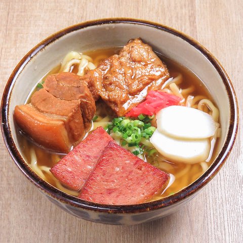 YomitanKitchen's tweet photo. ハイサイ！三連休ですね。
普段日曜日は定休日ですが2/22(日)12:00〜20:00営業します🈺
めんそーりよー🌺✨ https://t.co/bzOW96SHsa