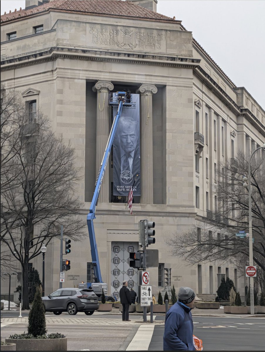 Rise, Resist, and Rebuild. ♥♫ 🇺🇦 tweet media