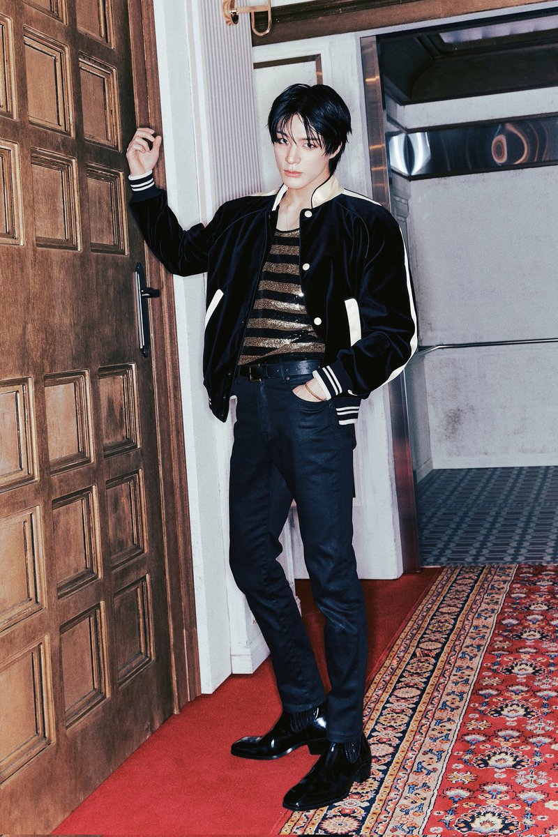 Surrounded by classic vibe, i don’t need to move much, my presence already dominates the space. A firm gaze, steady and unapologetic, says everything that needs to be said.