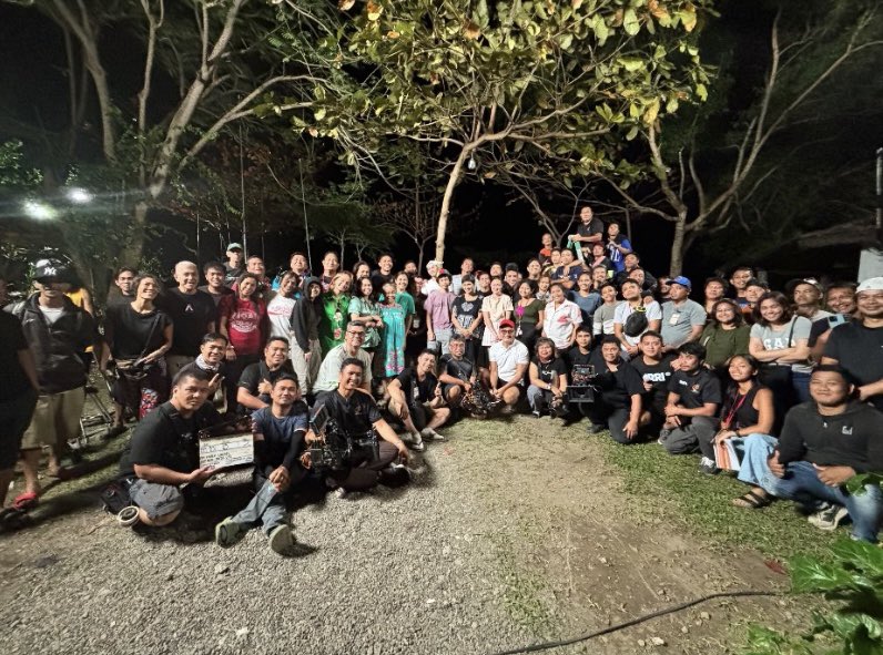 singlesforjodi's tweet photo. Happy set moments with Ms. Jodi Sta. Maria and her #GanitoGanyanGanoon family. ❤️❤️❤️
©️rubyruizzz IG Story | #JodiStaMaria #AgotIsidro #RubyRuiz #GardoVersoza https://t.co/rF1plPdMeZ
