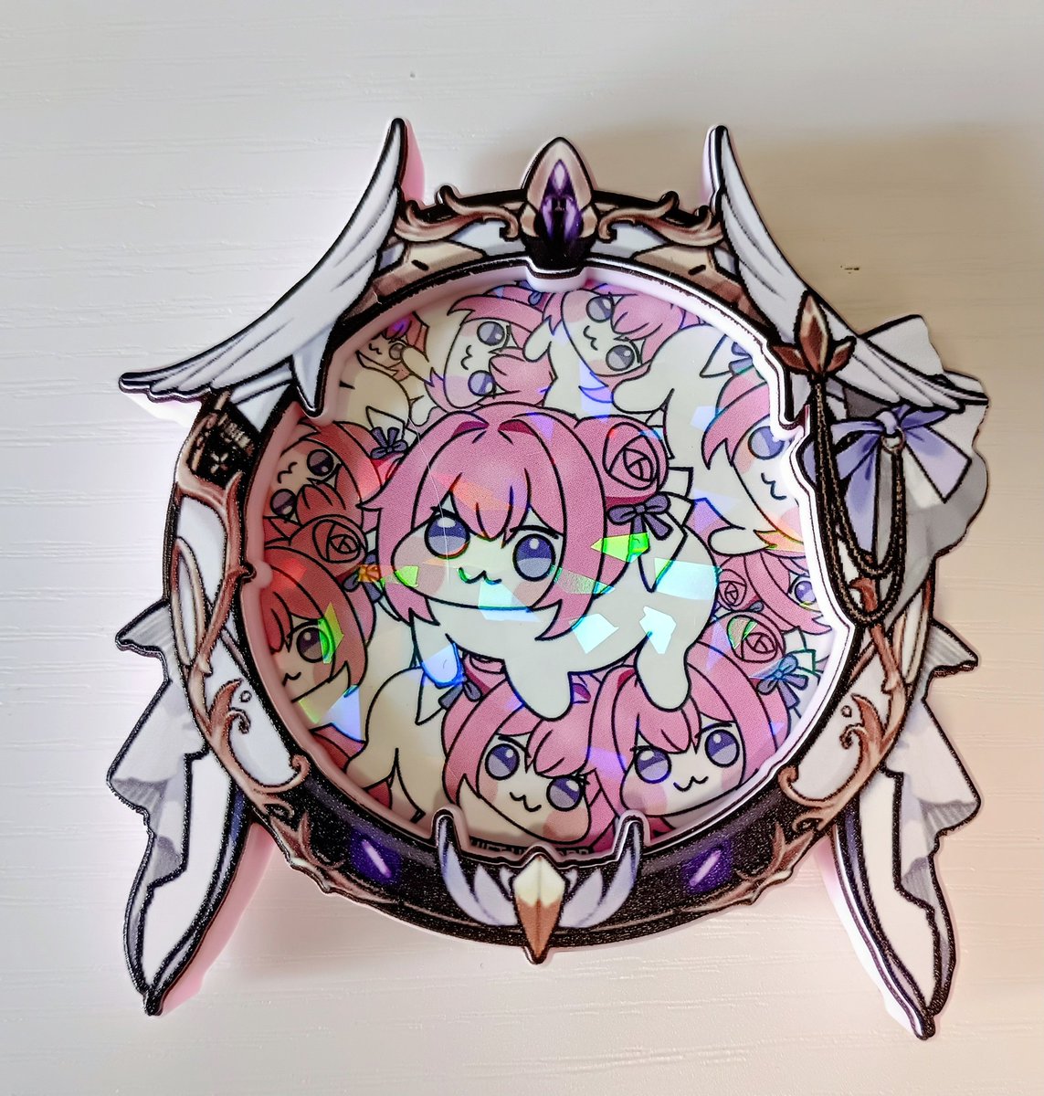 昨日メガニケストア行って来た戦利品です！前回ドロ缶でたのでフレーム買ってきました。もうめちゃめちゃかわいい！！！追加ドロ缶とお名前マスコットも購入しました。推しの子出るといいなぁ🙌