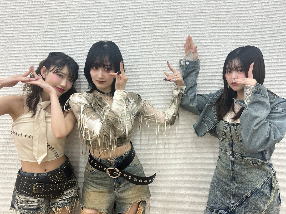 jyoukyou0505's tweet photo. 今から本番✨
本日は3人ですが、いつも以上のパフォーマンスを頑張ります!!
心は4人です...
私には見えます左から3番目に彩叶がいますね、はい😏🩷
#無名上京アイドル
#LIFELIFE
#夢乃彩叶 https://t.co/amLXOAbMeM