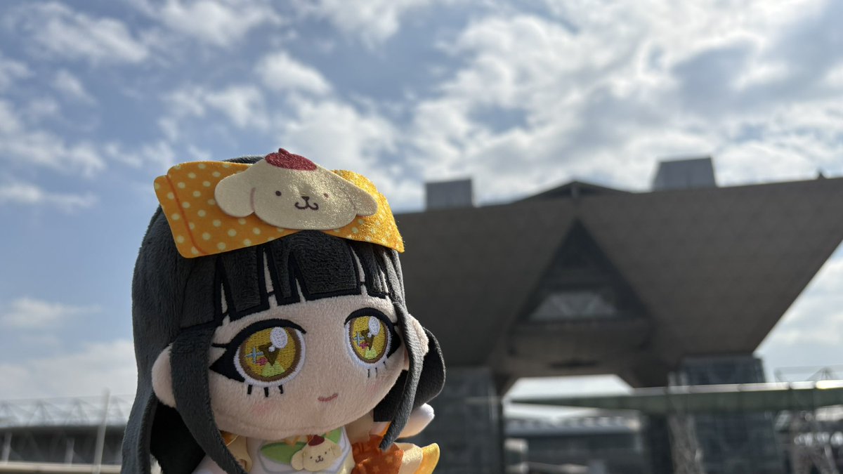 がっすん……見てるか？ コミティアの空は……晴れ、だぜ——。