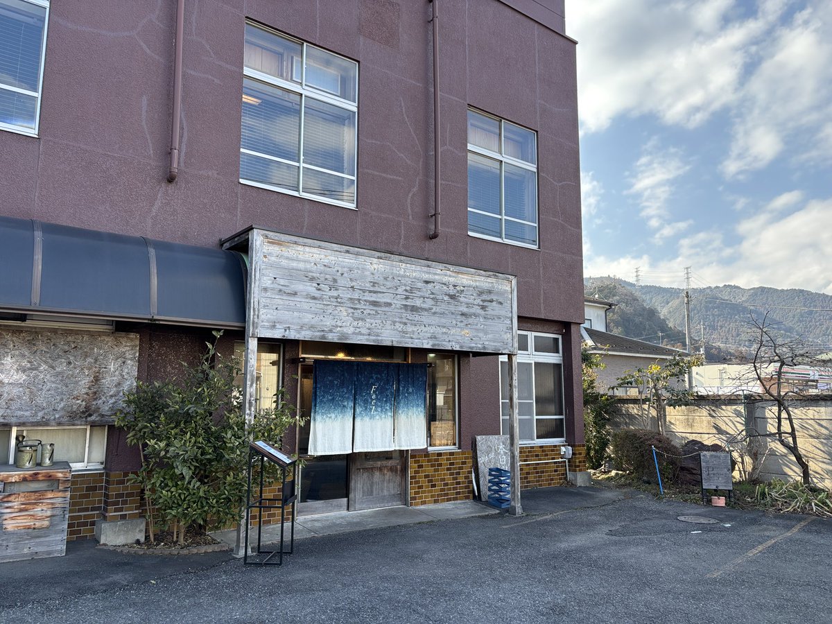 【集英社オンライン書きました】
「Ramen FeeL」が2月末で閉店。その理由とこれからを渡邊大介店主が話してくれました。

食べログ超高得点・ラーメン東京5位の名店が突然の閉店 「1杯1000円の壁」をブチ壊すために…店主が明かした本当の理由 shueisha.online/articles/-/256… <a href="/shueisha_online/">集英社オンライン</a>