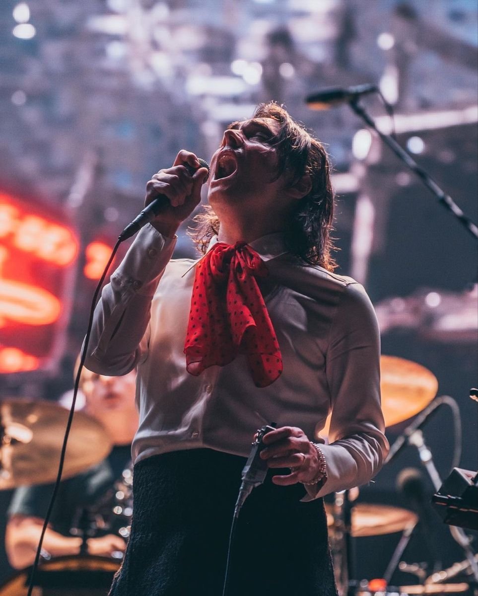 ray_of_sun5hin3's tweet photo. i LOVE the detail that was put into to all of the Swarm tour outfits! these 4 are my favs- the waistcoat, the white contacts (!!!), the pearl bracelet, the blood!! :) https://t.co/e9RtkKWRle