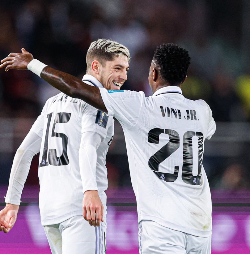 Lleváis meses diciendo que sin Vini y sin Fede seríamos mejores, que hay que venderlos.

Os gusta más Mbappé de extremo izquierdo que Vini.

Os gusta más Ceballos que Fede Valverde porque tiene más IQ, ¿verdad?

Menos mal que no sois directores deportivos, paletos.