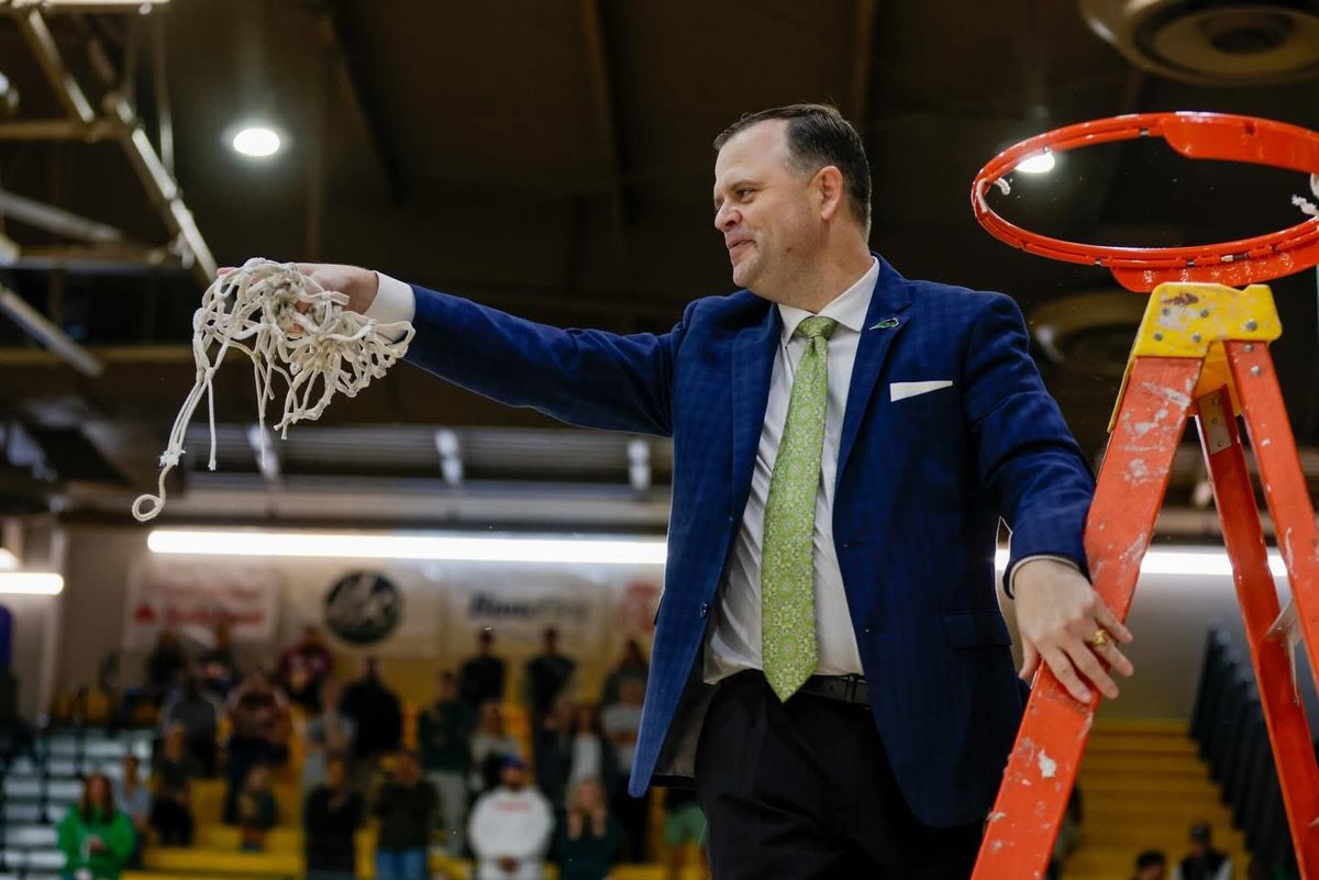 PlayByPlayGuy1's tweet photo. What a GREAT day in the Noble as @OBU_WBBall finished on a 10-0 to keep their season alive while @OBU_MBBall clinched the regular season title w a 69-67 win in front of members of the 1965, 66 and 67 teams, teammates of Allen Eaker the father of @jeaker..Perfect afternoon indeed https://t.co/YYLVrd8WJz