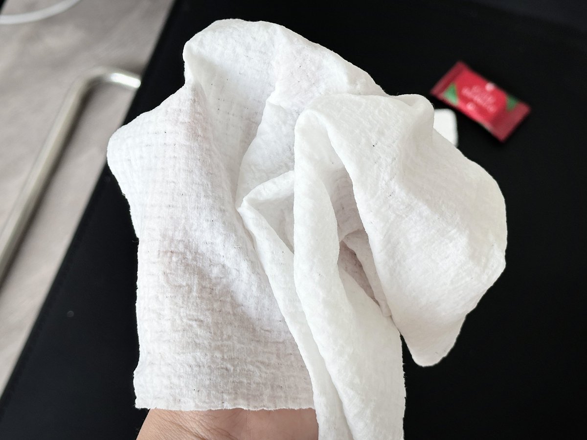 มีใครเคยใช้สิ่งนี้ปะ ให้ที่สุดของนวัตกรรม นี่ซื้อมา 2 ปี แล้วมันยังใช้ไม่หมด 🥹 ชีเป็นผ้าขนหนูอัดเม็ด แค่จุ่มน้ำ 55555555 แล้วผืนใหญ่เท่าฝ่ามือ เอาไว้เช็ดได้สารพัดอะ ถุงละ 12 บาทมี 20 เม็ด ตกอันละไม่ถึง 1 บาท แนะนำให้มีติดรถ