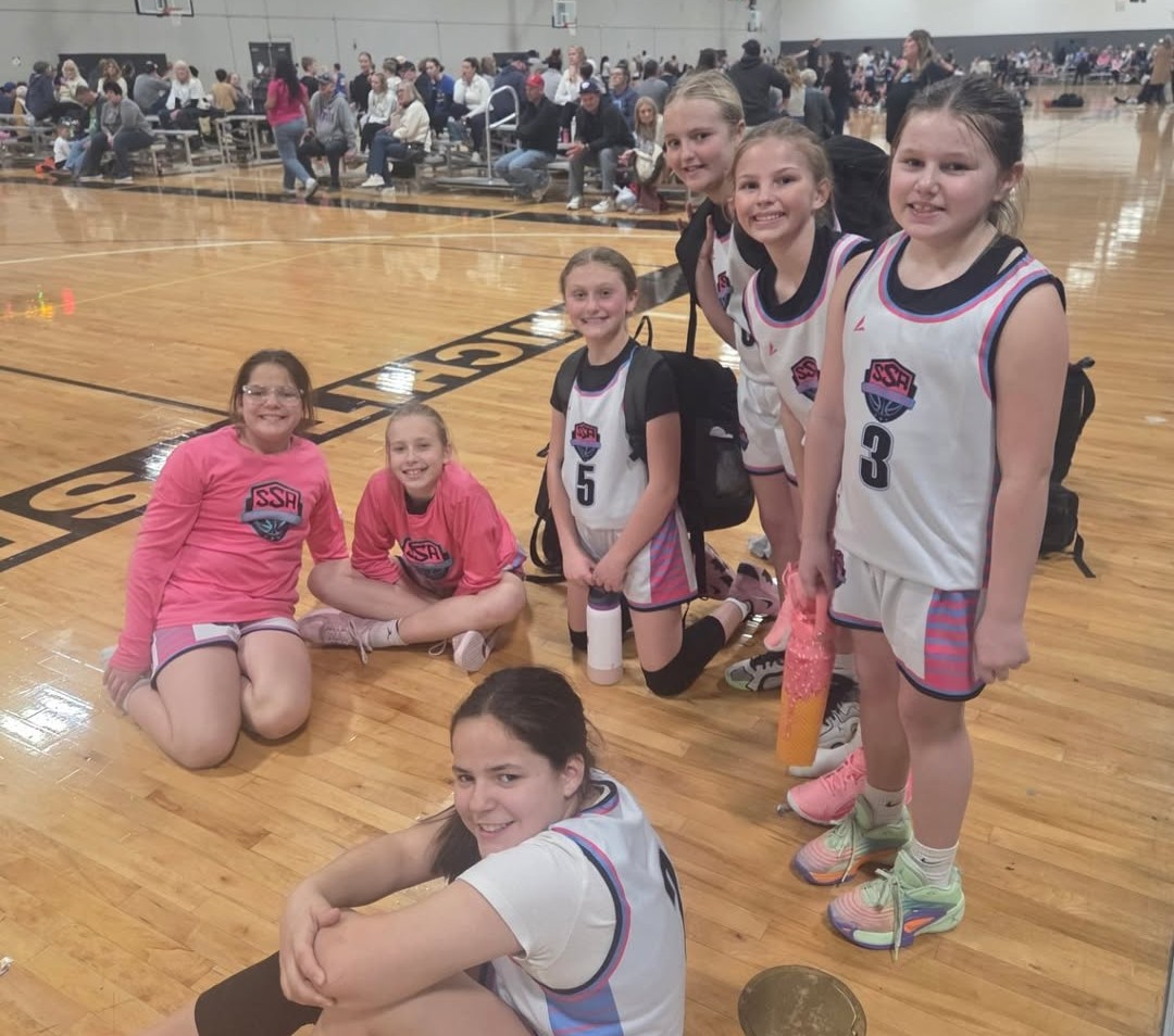 SSA_Girls_Hoops's tweet photo. MAYB Tournament in Wichita: #SSA Elite 4th grade team went 4-0 and are your #MAYB Shootout Champions! Nice work, girls! 🏀🙌🏆 #SSAgirlshoops #thefutureisbright https://t.co/2fRLreQmdC