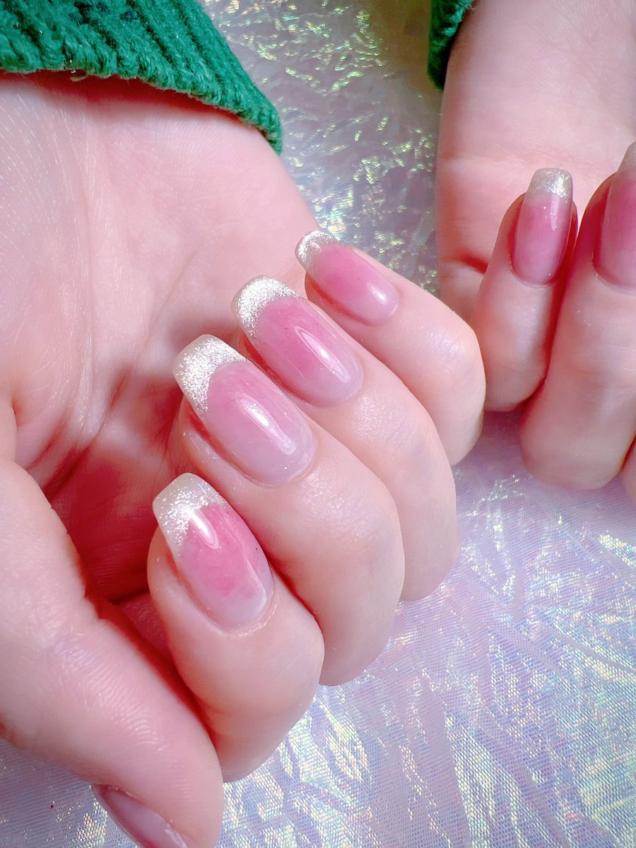 大人かわいいネイル♡ チークとマグネットフレンチネイル♡