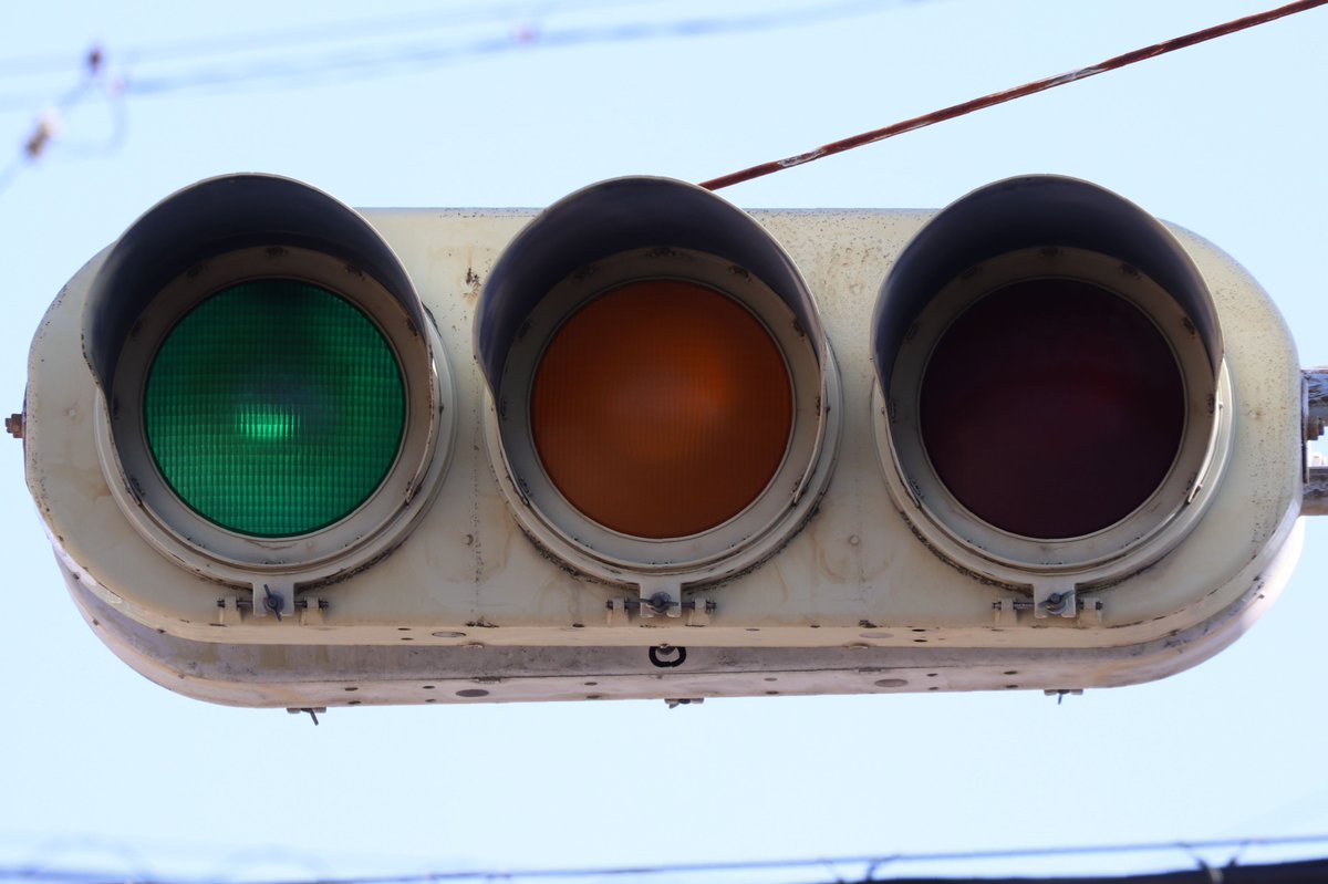 車両用～」から始まる日本信号銘板の古め樹脂。 ここはノーマークで