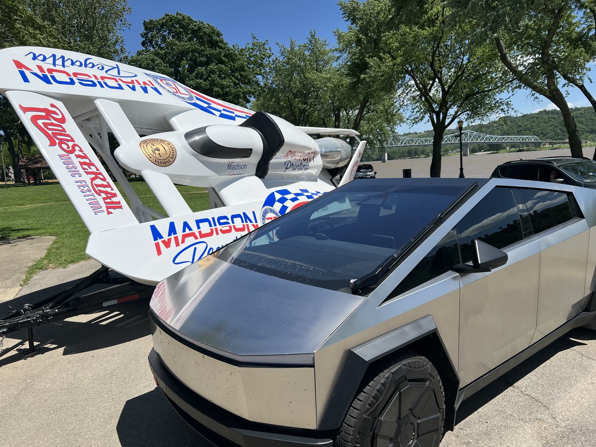 Jenni⚡️Current tweet media