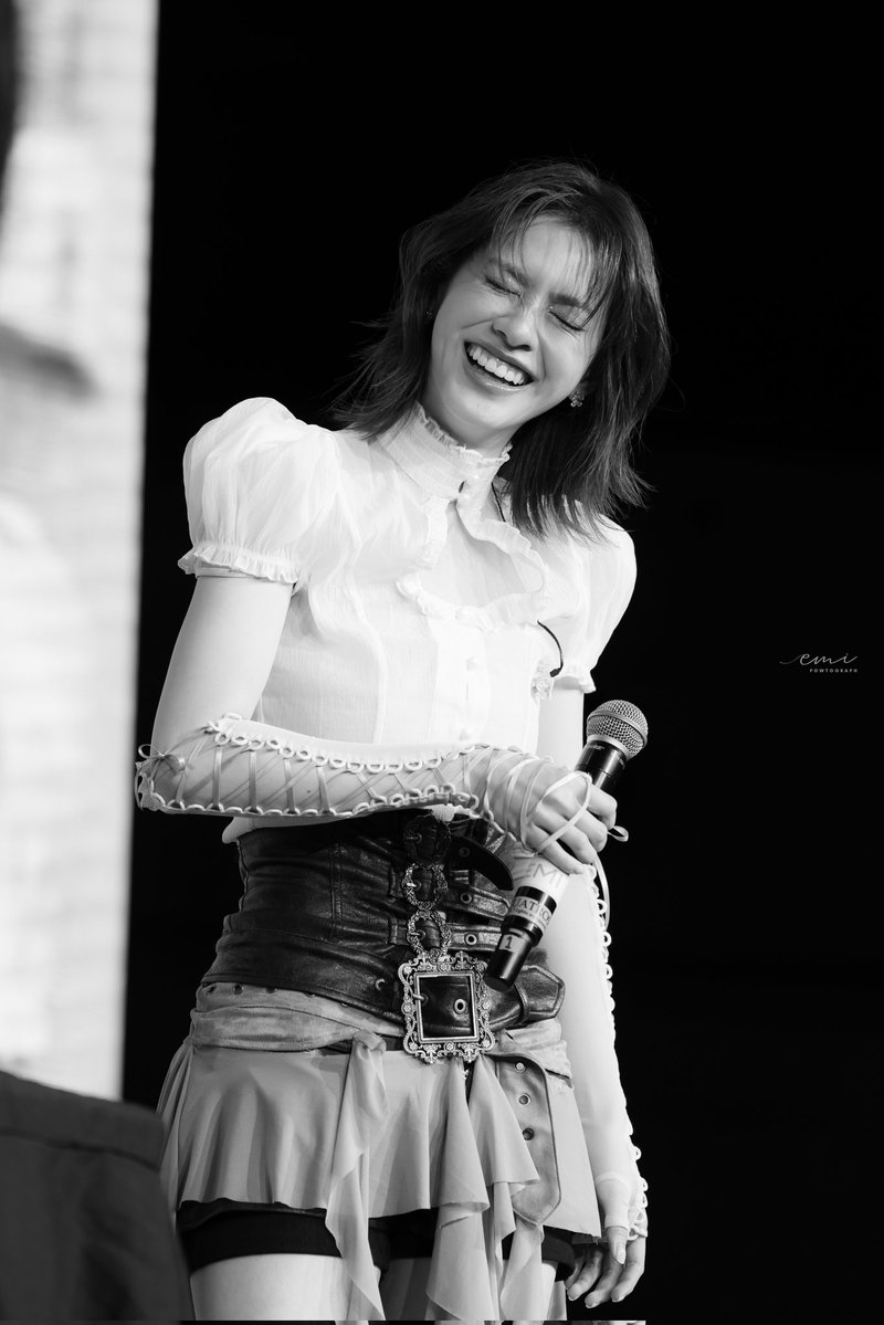 powtograph's tweet image. the two happiest little ones 💫

🧡💜🌷

EMIBONNIE 1ST TIME IN MANILA
#EmiBonnie1stFMinMANILA