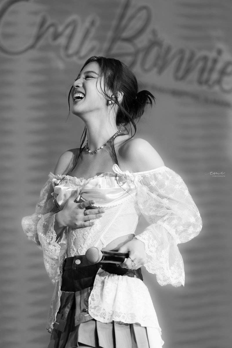 powtograph's tweet image. the two happiest little ones 💫

🧡💜🌷

EMIBONNIE 1ST TIME IN MANILA
#EmiBonnie1stFMinMANILA