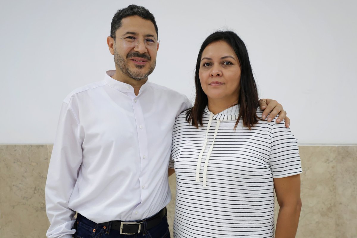 Para finalizar la jornada de trabajo en Guerrero, visité el nuevo Hospital Regional de Alta Especialidad de Acapulco. Recorrí las áreas de consulta externa, medicina interna, cirugía, urgencias y otras. Platiqué con el personal, atendí a derechohabientes y di tareas a la nueva