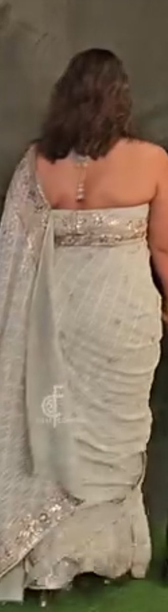 duskyboy_31's tweet photo. Aduthavn pondati-2
Bumrah pondati sanjana watha semma perutha mundaiya irukale ayoo ava muthuga parunga nalla full meals yee sapdalam athu mela potu avlo perusa olguthu di ava anchor aa vechurukathe ivala oru oru Country aa poi ava purushan bowl pannumbothu ivalaa bbc opanga😂 https://t.co/PGTKoMmDKr