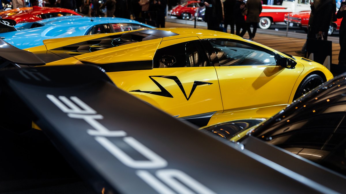 Canadian International AutoShow tweet media