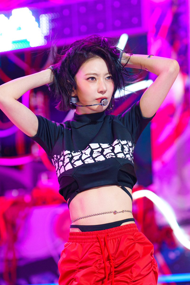 Sakura • 사쿠라 • 宮脇咲良 • サクラ 「251026」 📸 LE SSERAFIM • 르