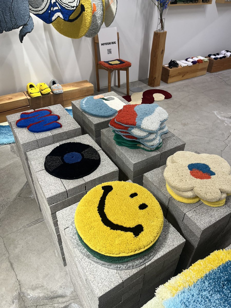 金沢POP UPは明日2/23(月)までです！ たくさんのラグマットを用意して