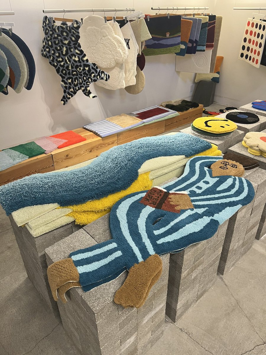 金沢POP UPは明日2/23(月)までです！ たくさんのラグマットを用意して