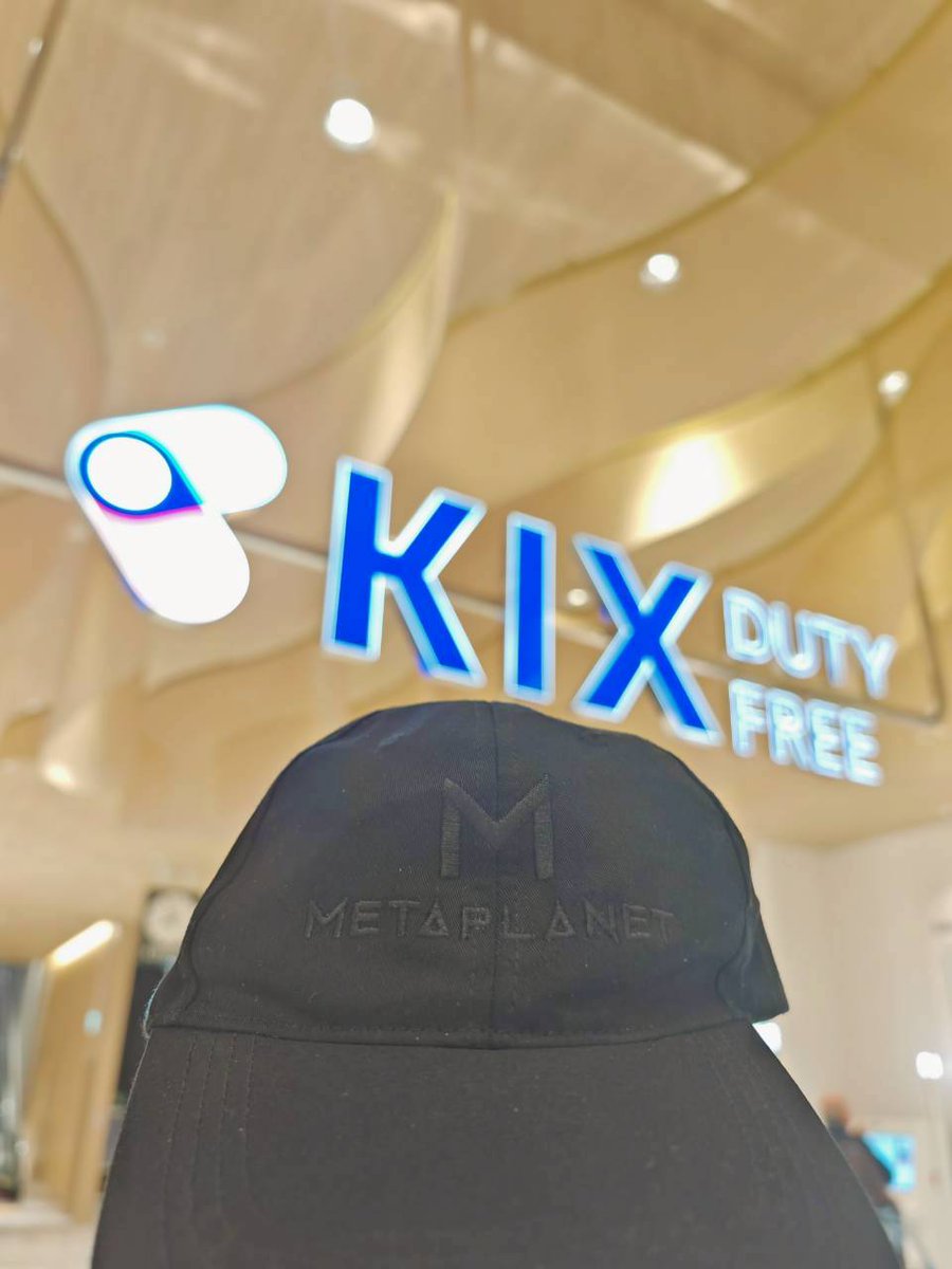 昨日の隊長🫡 いつもの関空からの出国🇯🇵 黒メタプラ帽子とともに社畜