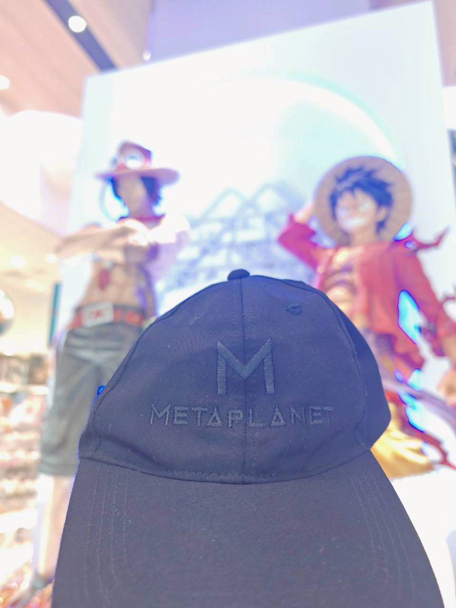 昨日の隊長🫡 いつもの関空からの出国🇯🇵 黒メタプラ帽子とともに社畜