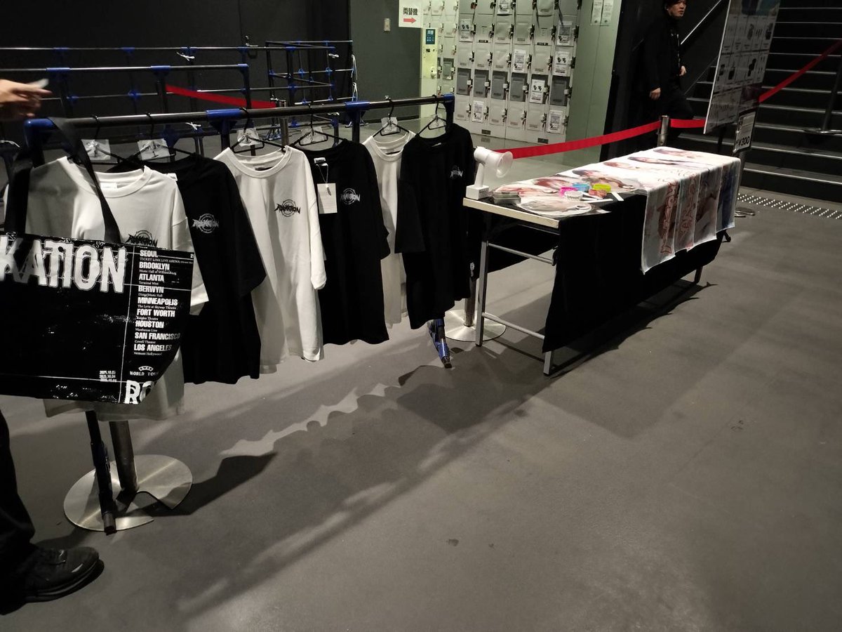 🧭 QWER 1ST WORLD TOUR <ROCKATION> in JAPAN 🧭 東京公演のグッズ