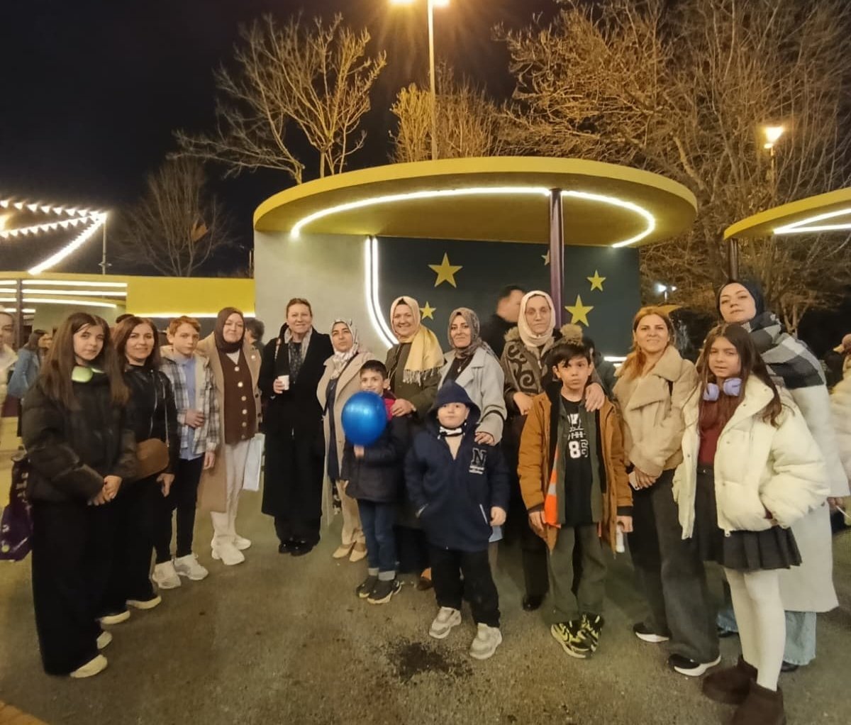 İl Kadın Kolları Başkanlığımızın düzenlediği Çocuk İftarında, evlatlarımızla aynı sofrayı paylaşmanın mutluluğunu yaşadık. Ramazan’ın bereketini ve çocuklarımızın içten gülüşlerini birlikte hissettik.

Emeği geçen herkese gönülden teşekkürler. 💛

#BirOlmakRuhumuzdaVar