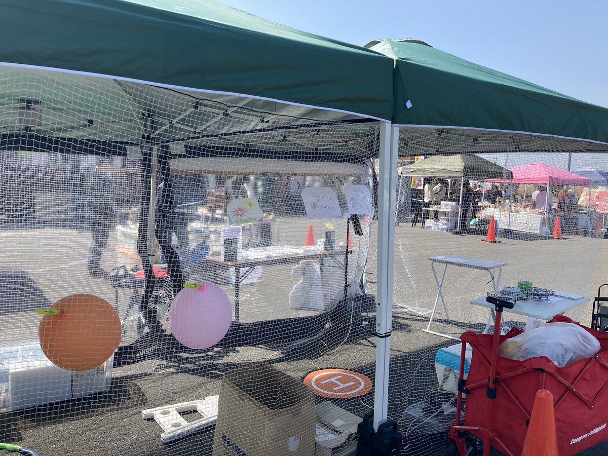 D_Airshot's tweet photo. 本年度の初回です
今回は宮崎県高鍋町の道の駅ママンマルシェ
午後から風が強くなるとな！
午後は体験コーナーは出来ないかも？
ドローンぶっ飛ぶぜ！
#道の駅ママンマルシェ https://t.co/FLcPeZV4tO