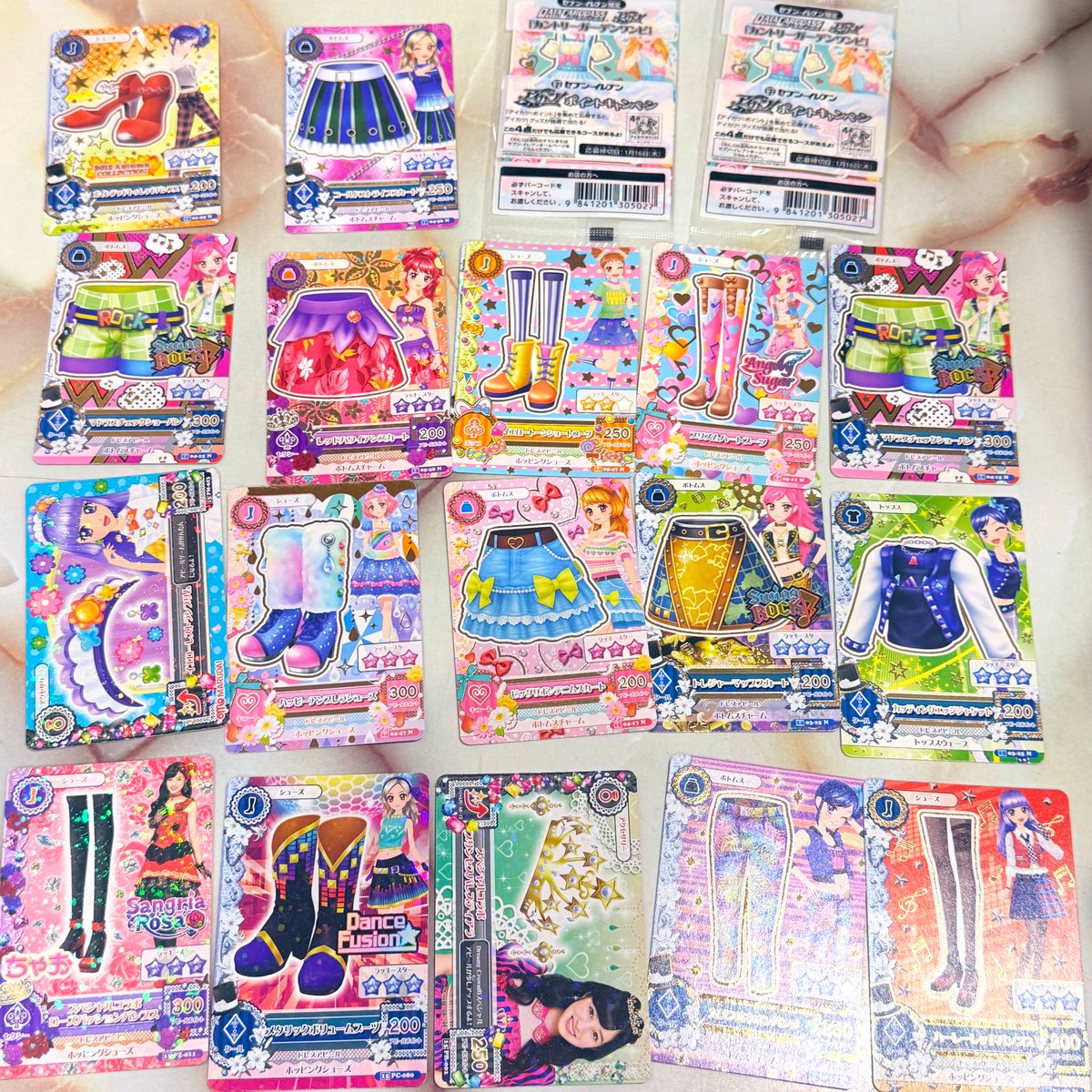 アイカツ アイカツカードなどが入荷してます。 各100円⭕️