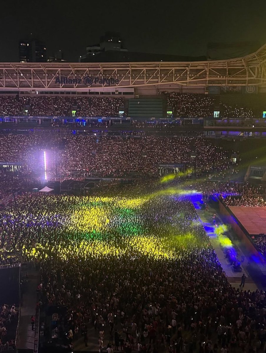 BadBunnyBrasil's tweet photo. Os shows no Brasil marcaram o fim da parte latina da 'DeBÍ TiRAR MáS FOToS World Tour'. Queremos agradecer a todos que estiveram presentes e fizeram história na primeira passagem de Bad Bunny pelo Brasil e também aos que não puderam comparecer, haverão mais oportunidades, ele amou e com certeza irá voltar mais vezes. 🫶🏻

O BRASIL TE AMA BENITO ❤️🇧🇷 @sanbenito